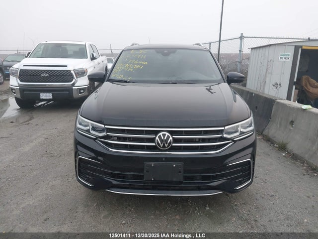 3VV4B7AX8RM090624 Volkswagen Tiguan Sel R-line Black