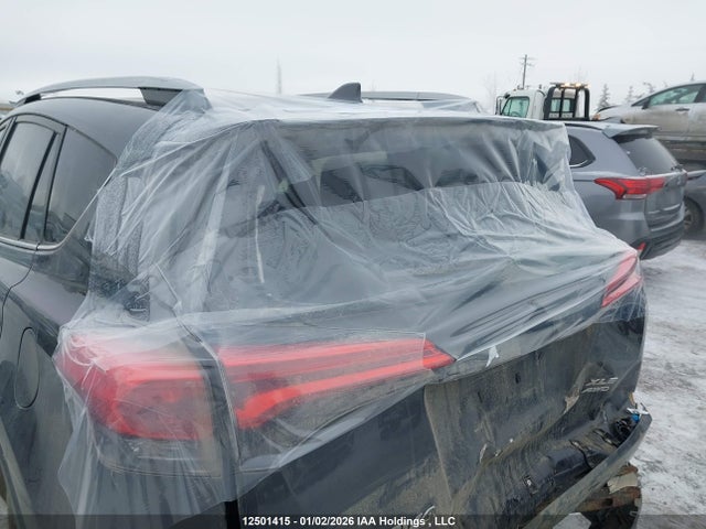 2T3RFREV1JW824407 Toyota Rav4 Adventure/xle