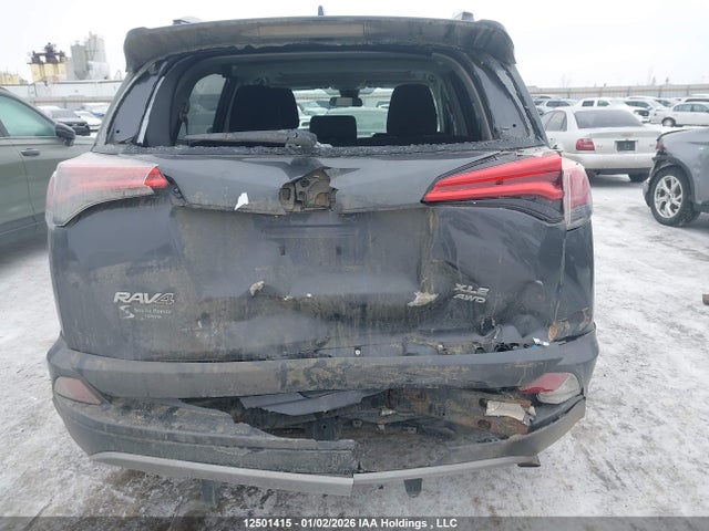 2T3RFREV1JW824407 Toyota Rav4 Adventure/xle