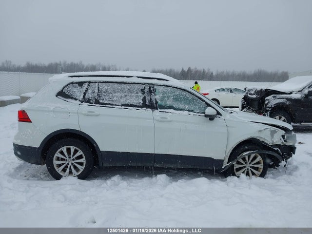 3VV0B7AX2JM042412 Volkswagen Tiguan Trendline