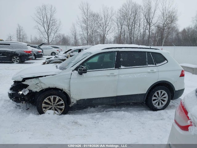 3VV0B7AX2JM042412 Volkswagen Tiguan Trendline