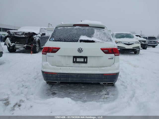3VV0B7AX2JM042412 Volkswagen Tiguan Trendline