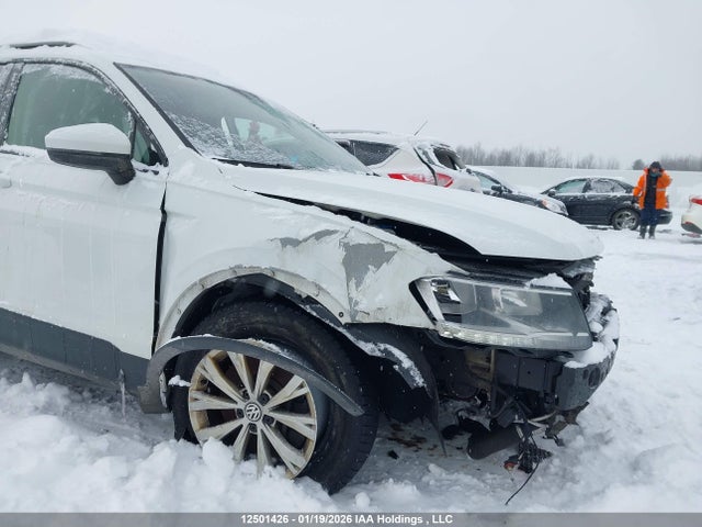 3VV0B7AX2JM042412 Volkswagen Tiguan Trendline