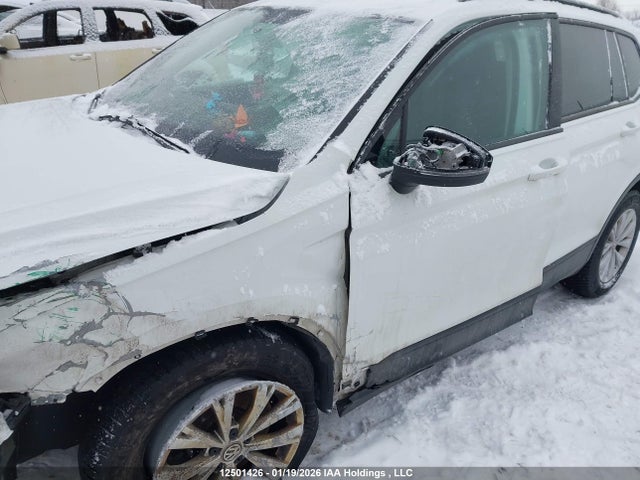 3VV0B7AX2JM042412 Volkswagen Tiguan Trendline