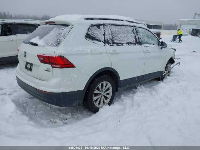 3VV0B7AX2JM042412 Volkswagen Tiguan Trendline