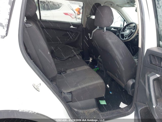 3VV0B7AX2JM042412 Volkswagen Tiguan Trendline