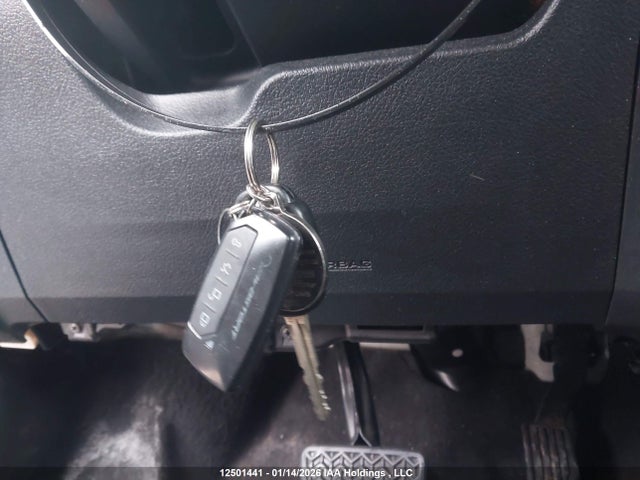 VNKKTUD32KA103694 Toyota YARIS LE
