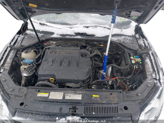 1VWBV7A30FC023732 Volkswagen PASSAT SE
