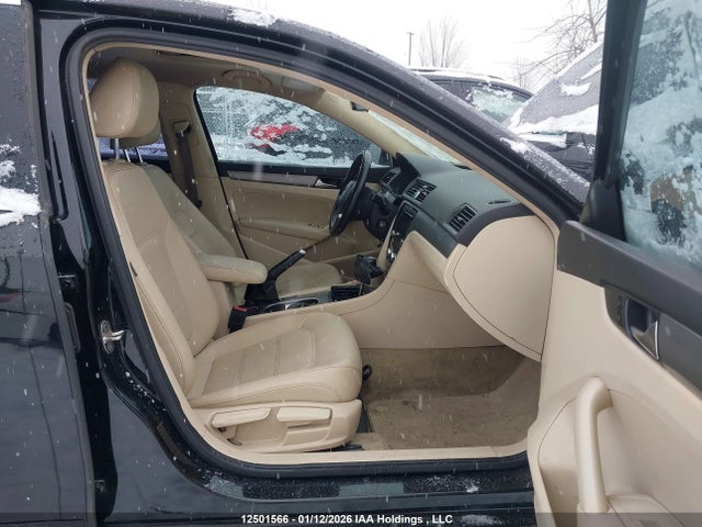 1VWBV7A30FC023732 Volkswagen PASSAT SE