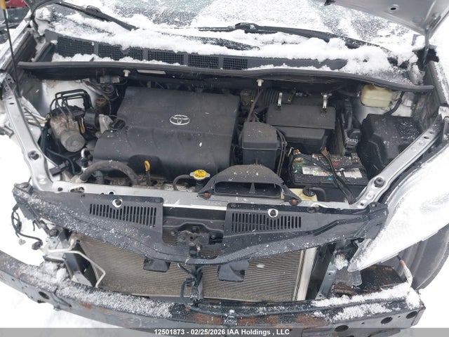 5TDZK3DC1FS598368 Toyota Sienna