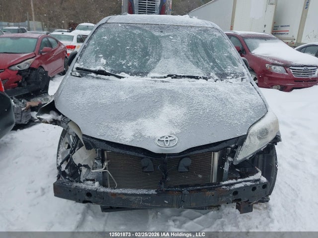5TDZK3DC1FS598368 Toyota Sienna