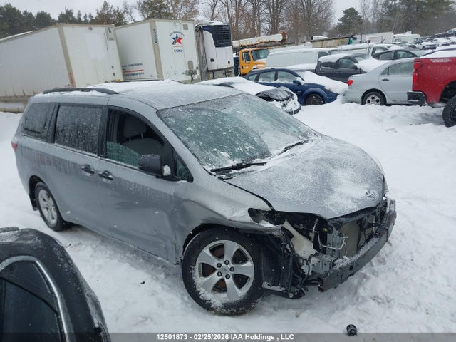 5TDZK3DC1FS598368 Toyota Sienna