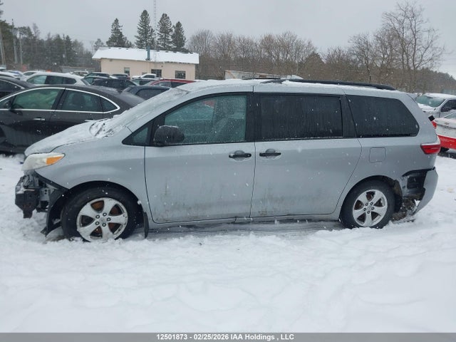 5TDZK3DC1FS598368 Toyota Sienna