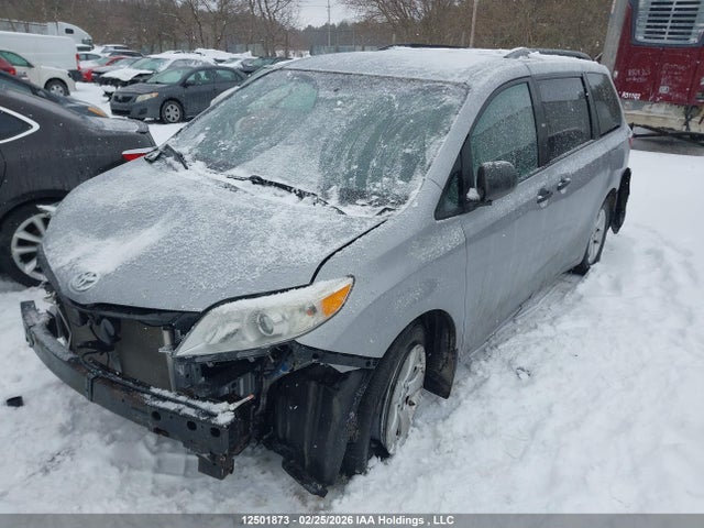 5TDZK3DC1FS598368 Toyota Sienna