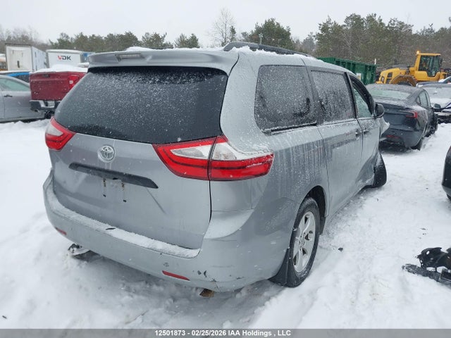 5TDZK3DC1FS598368 Toyota Sienna