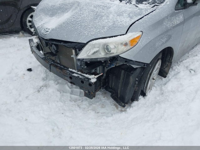 5TDZK3DC1FS598368 Toyota Sienna