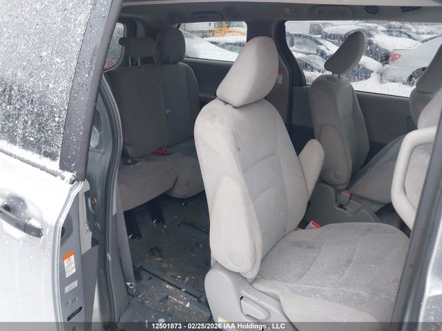 5TDZK3DC1FS598368 Toyota Sienna