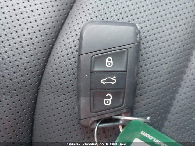 3VV3X7B23NM032415 Volkswagen Taos