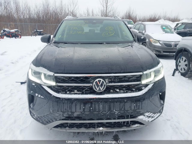 3VV3X7B23NM032415 Volkswagen Taos