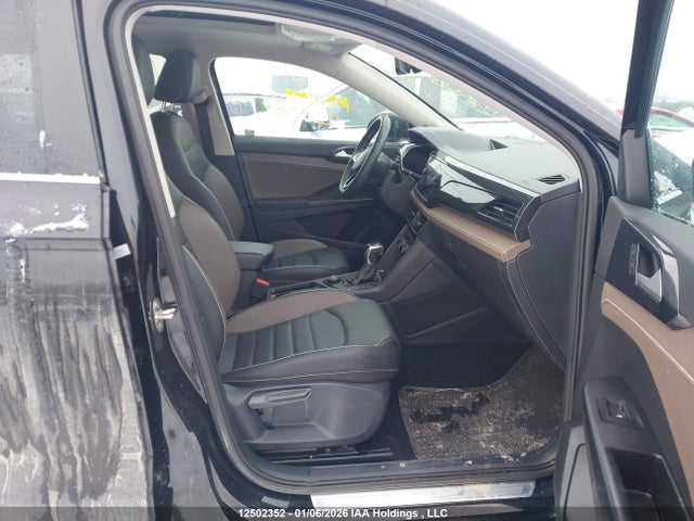 3VV3X7B23NM032415 Volkswagen Taos