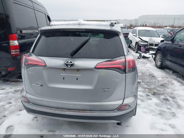 Toyota Rav4 Xle 2018 2T3RFREV2JW828479 Image 17