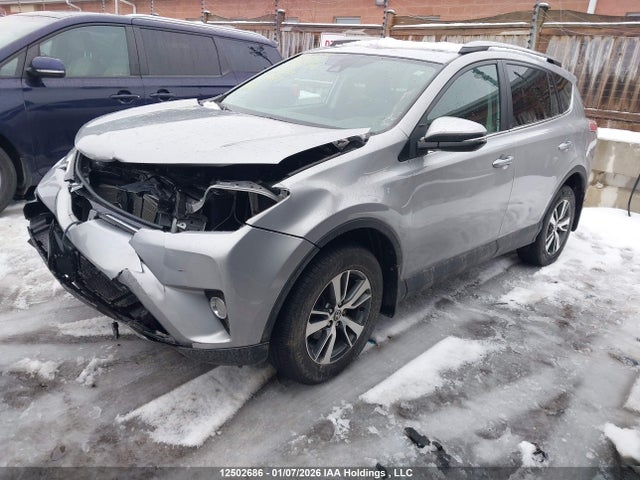 Toyota Rav4 Xle 2018 2T3RFREV2JW828479 Image 2