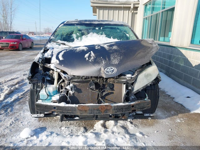 12502707 :رقم المزاد ، 5TDZK3DC0BS131808 vin ، 2011 Toyota Sienna مزاد بيع
