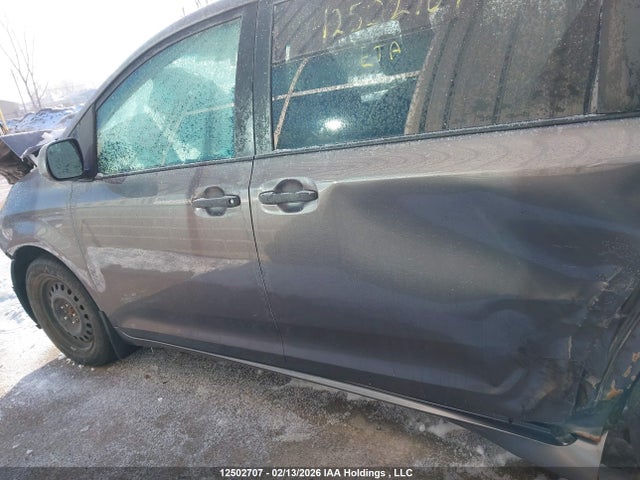12502707 :رقم المزاد ، 5TDZK3DC0BS131808 vin ، 2011 Toyota Sienna مزاد بيع