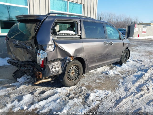 12502707 :رقم المزاد ، 5TDZK3DC0BS131808 vin ، 2011 Toyota Sienna مزاد بيع