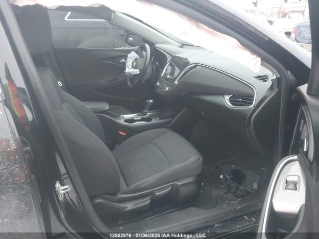 1G1ZD5ST3JF102559 Chevrolet MALIBU LT