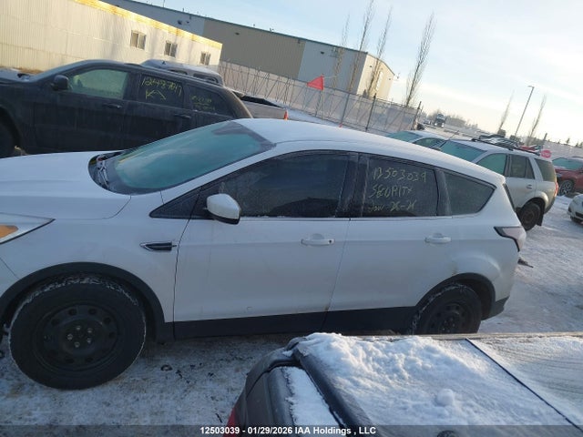 1FMCU9GD2HUA72221 Ford ESCAPE SE