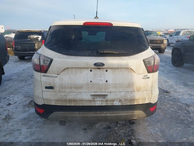 1FMCU9GD2HUA72221 Ford ESCAPE SE