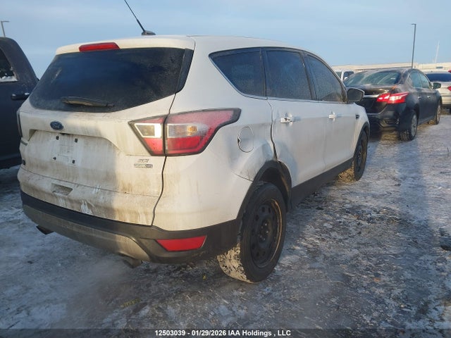 1FMCU9GD2HUA72221 Ford ESCAPE SE