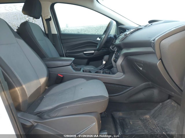 1FMCU9GD2HUA72221 Ford ESCAPE SE