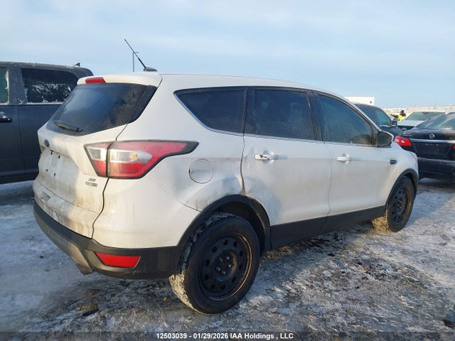 1FMCU9GD2HUA72221 Ford ESCAPE SE