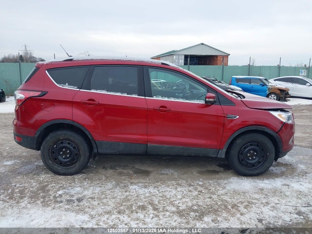 1FMCU9J95JUC71242 Ford Escape
