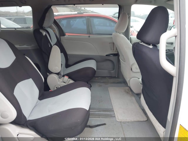 Продажа на аукционе авто 2014 Toyota Sienna, vin: 5TDKK3DC5ES475995, номер лота: 12503864