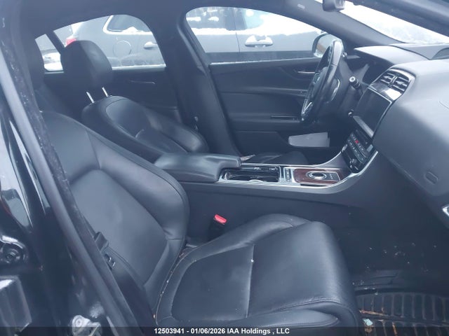 Jaguar Xe Portfolio Le 2018 SAJAN4EV3JCP24588 Image 5