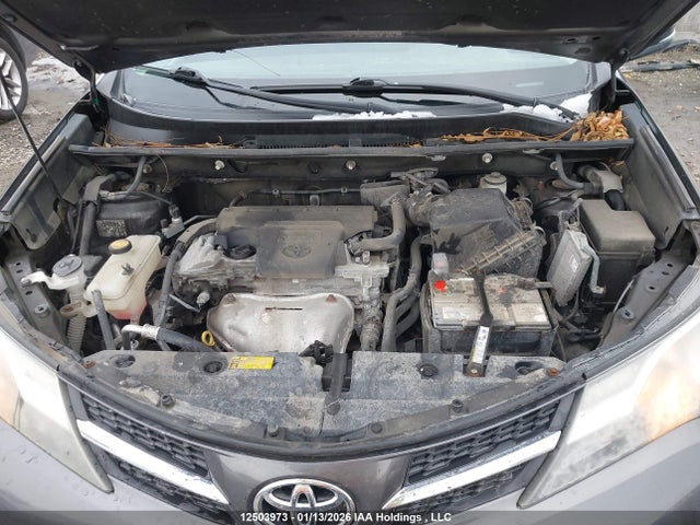 2T3BFREV5FW270300 Toyota RAV4 LE