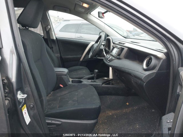 2T3BFREV5FW270300 Toyota RAV4 LE