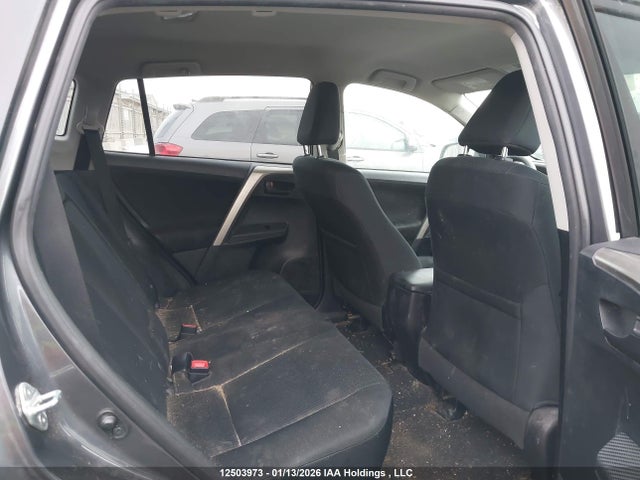 2T3BFREV5FW270300 Toyota RAV4 LE