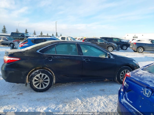 12504260 :رقم المزاد ، 4T1BF1FK4HU353430 vin ، 2017 Toyota Camry مزاد بيع