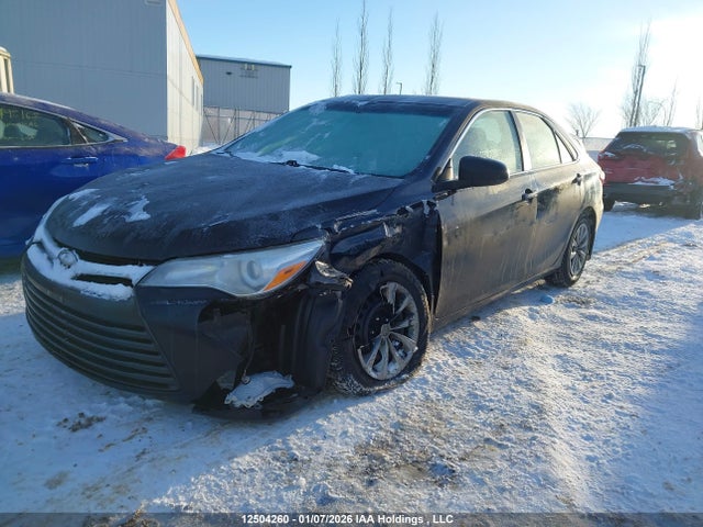 12504260 :رقم المزاد ، 4T1BF1FK4HU353430 vin ، 2017 Toyota Camry مزاد بيع