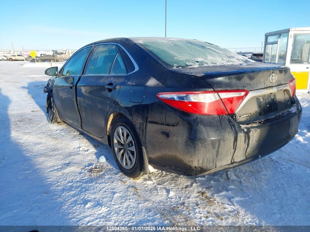12504260 :رقم المزاد ، 4T1BF1FK4HU353430 vin ، 2017 Toyota Camry مزاد بيع