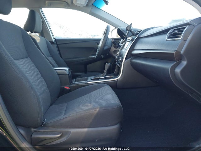 12504260 :رقم المزاد ، 4T1BF1FK4HU353430 vin ، 2017 Toyota Camry مزاد بيع