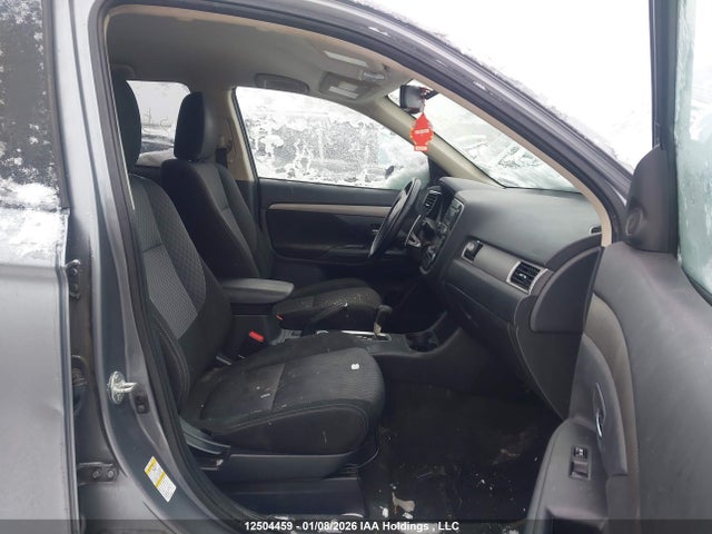 JA4JZ3AX3FZ601795 Mitsubishi Outlander Se