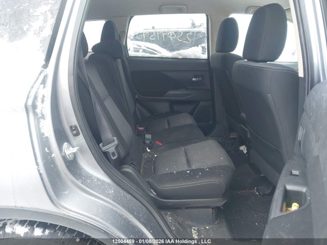 JA4JZ3AX3FZ601795 Mitsubishi Outlander Se