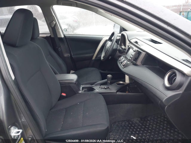 2T3BFREV4FW402043 Toyota RAV4 LE