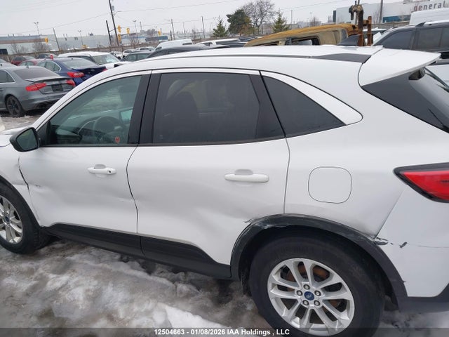 1FMCU9BZ4NUA58223 Ford ESCAPE SE