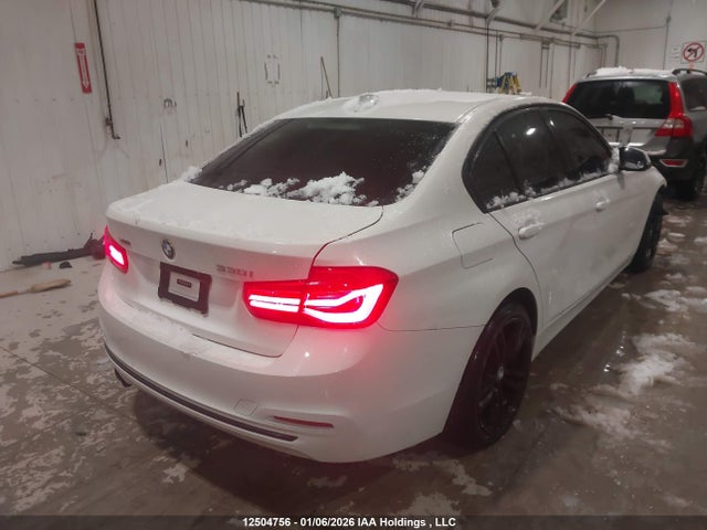 WBA8D9C52JEM35042 BMW 330 XI